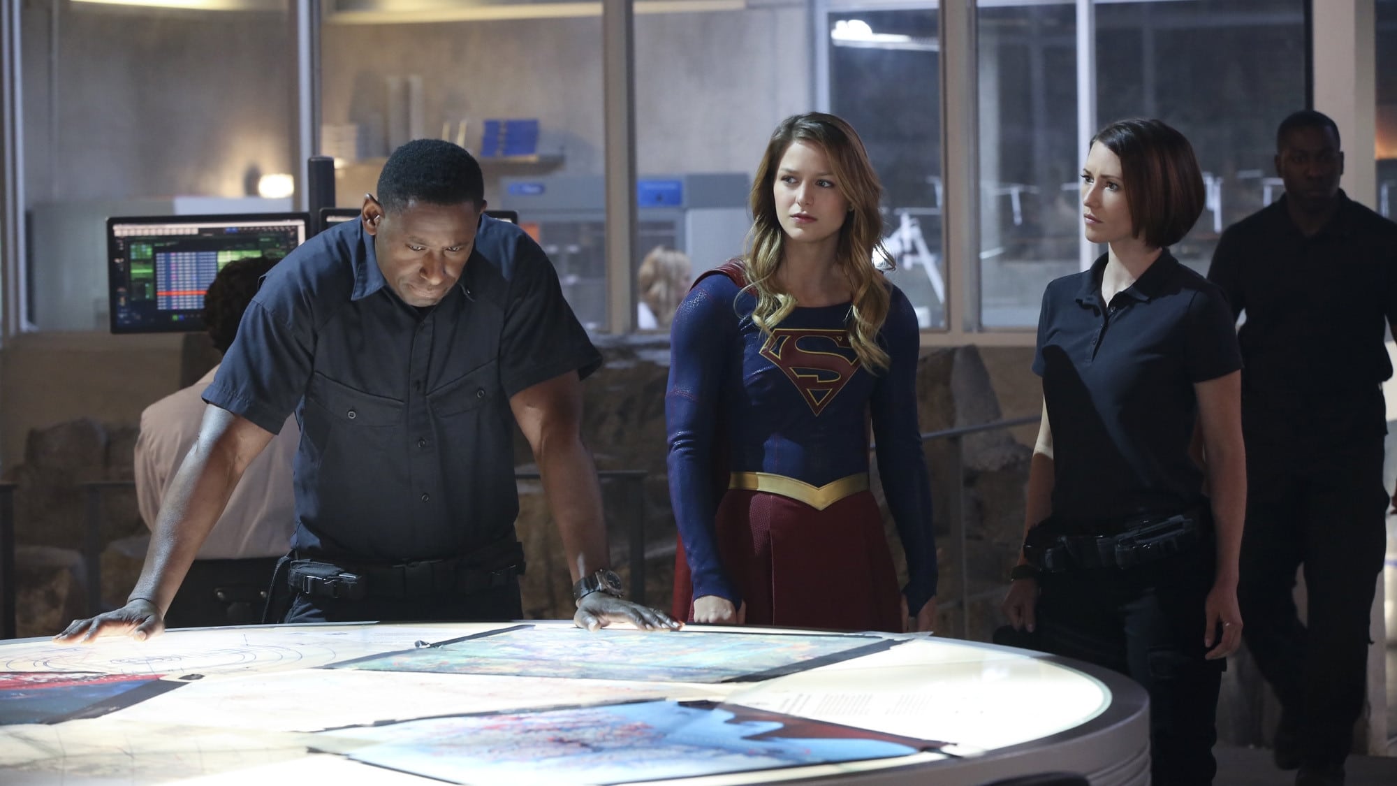 Supergirl Season 1 :Episode 8  Hostile Takeover