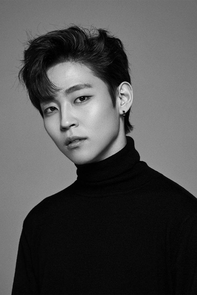 et billede af Kim Woo-sung