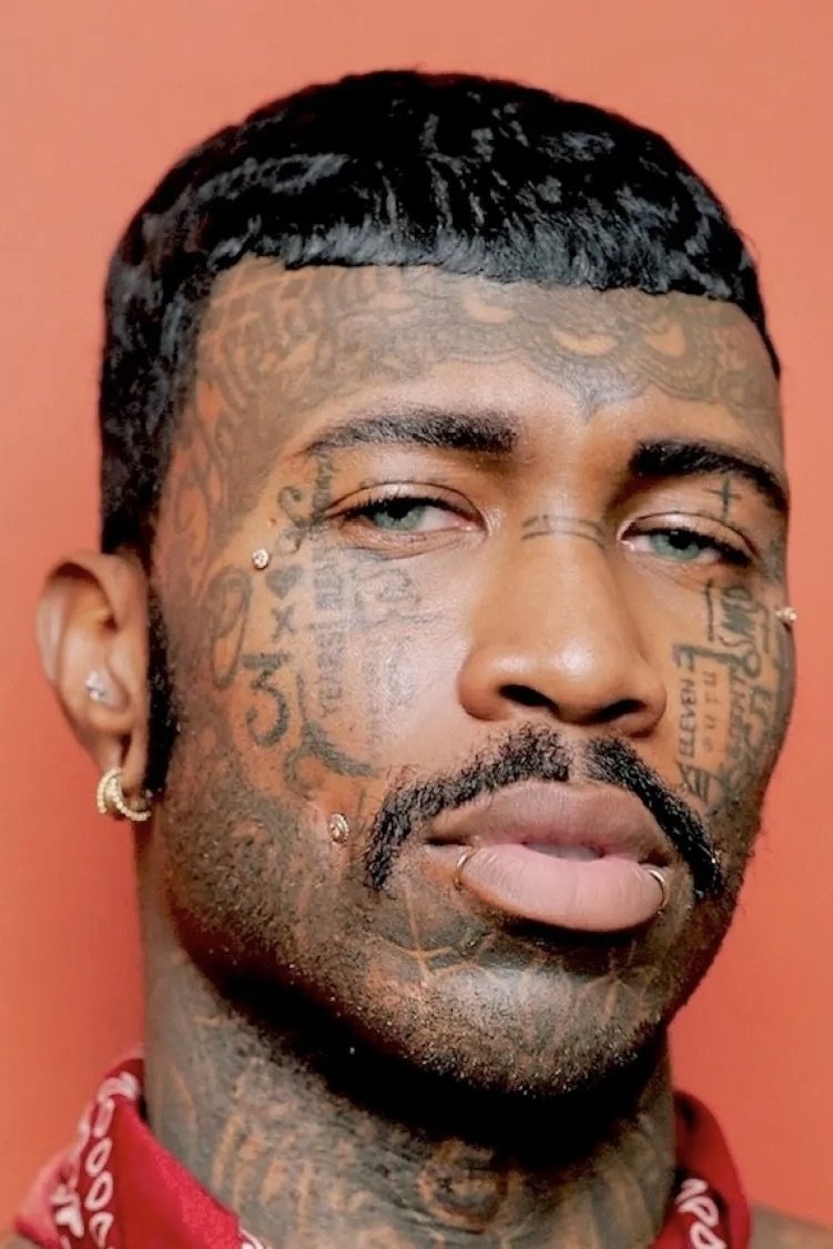 et billede af Yves Mathieu East