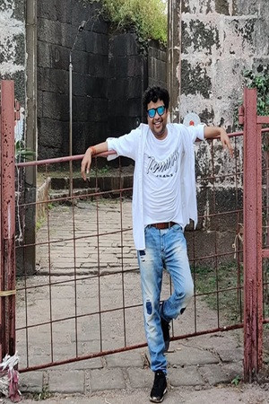 et billede af Yogesh Tripathi