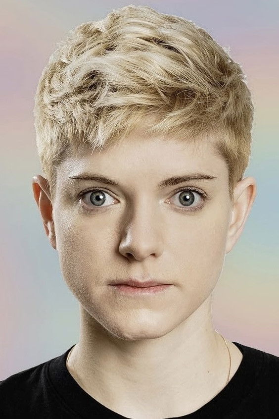 et billede af Mae Martin