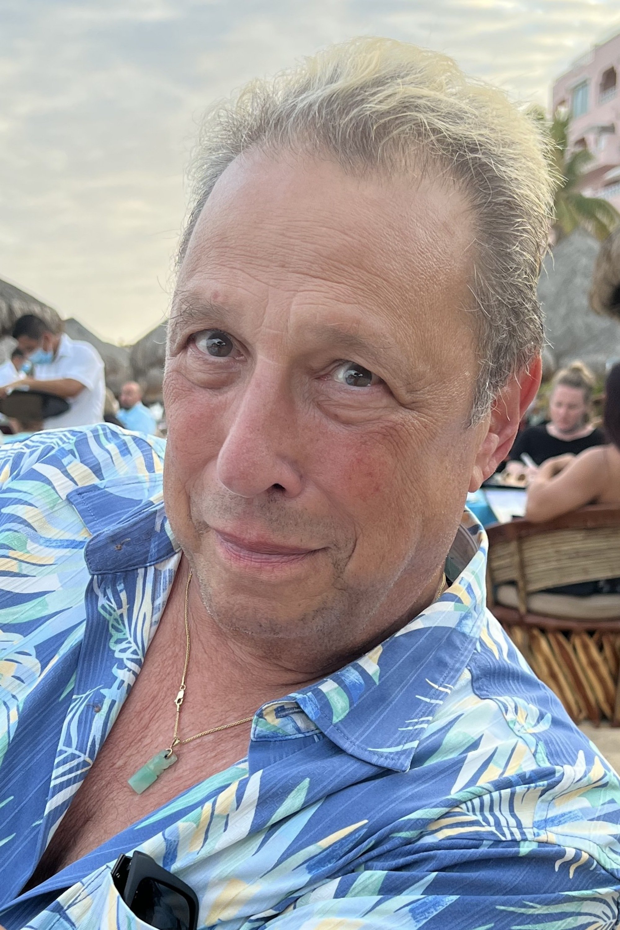 et billede af Charles Dennis