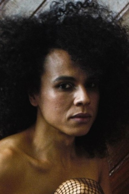 et billede af Aisha Brunno