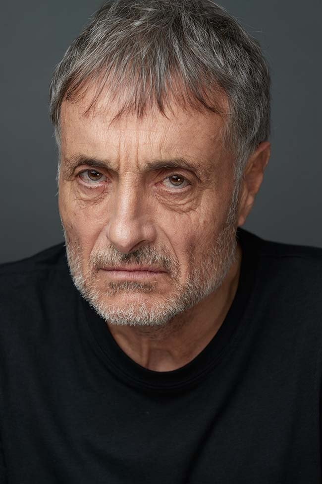 et billede af Salvador Serrano