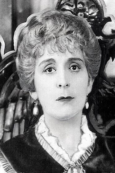 et billede af Clarissa Selwynne