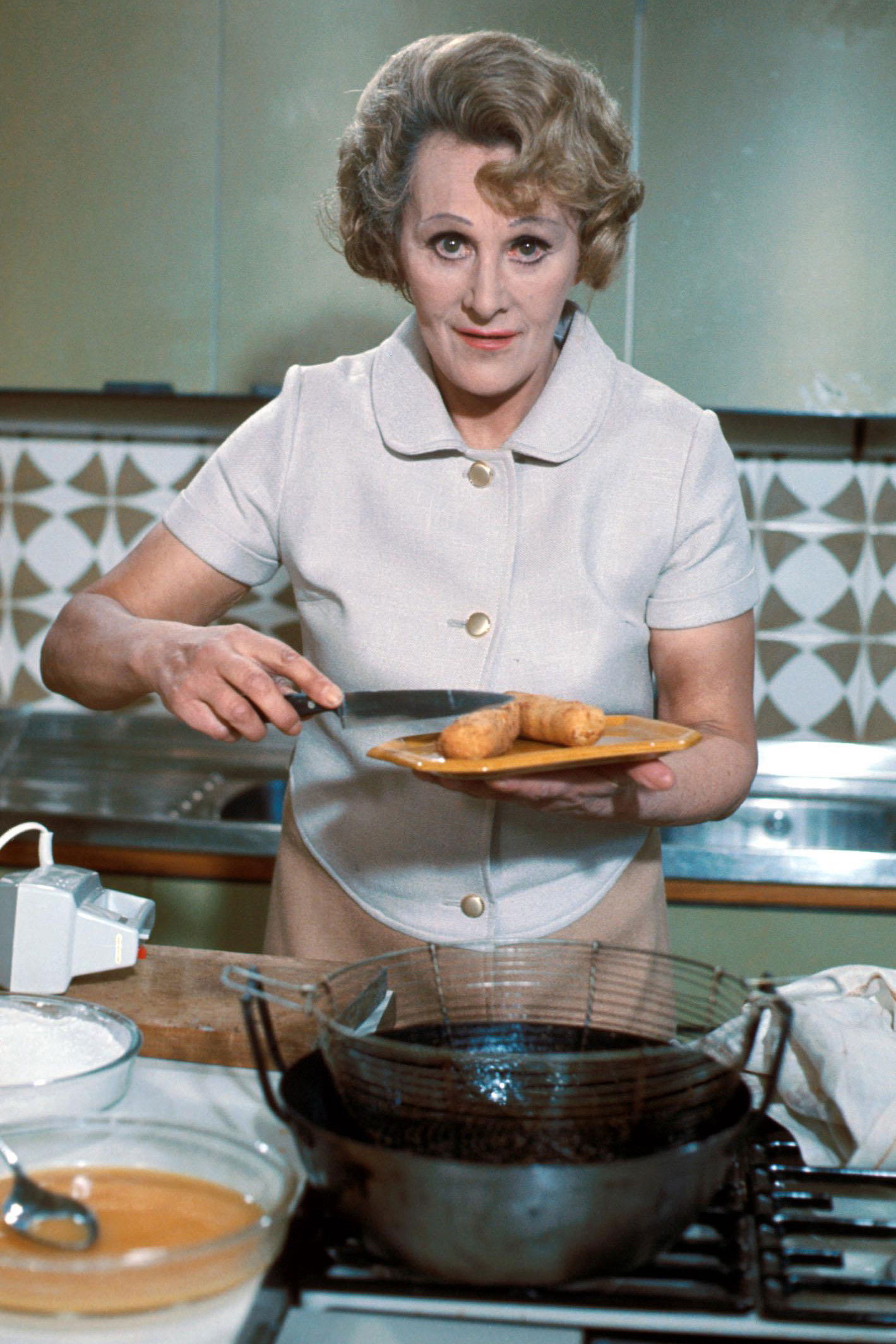 et billede af Fanny Cradock