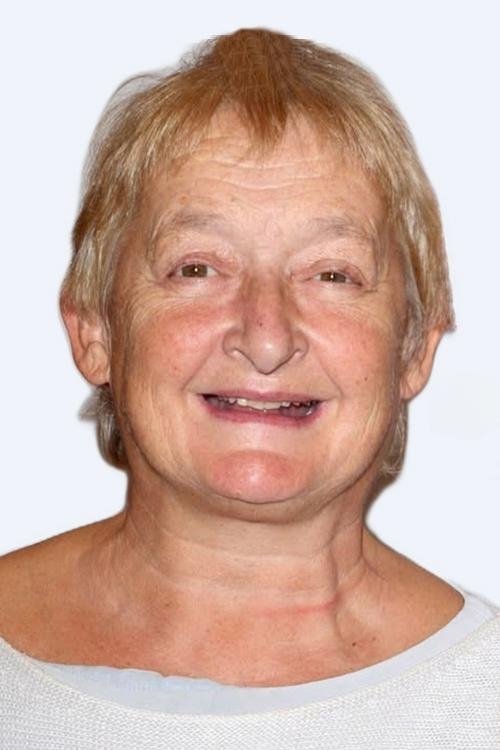 et billede af Janine Duvitski