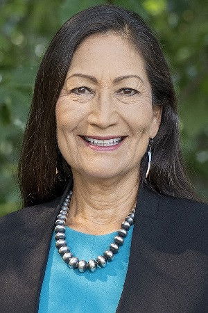 et billede af Deb Haaland