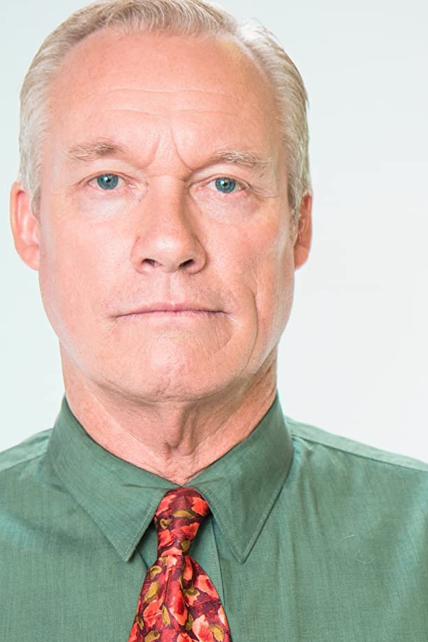 et billede af Robert L. Wilson