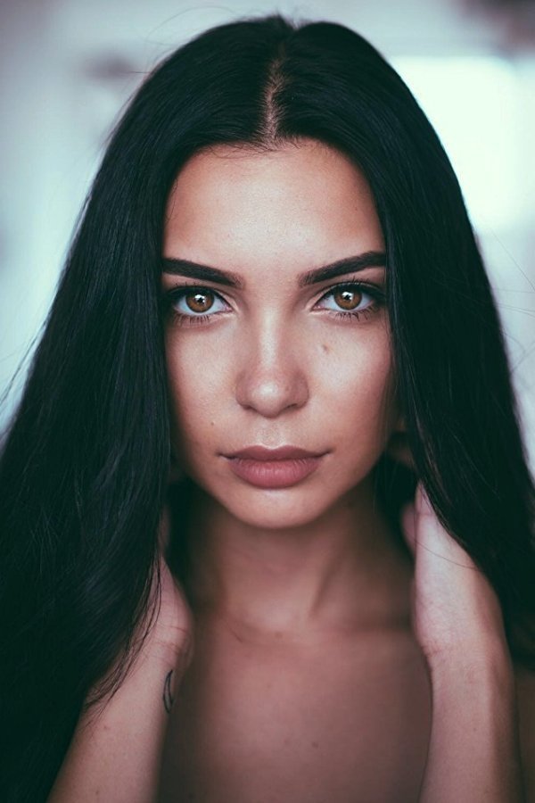 et billede af Caitlin Burles