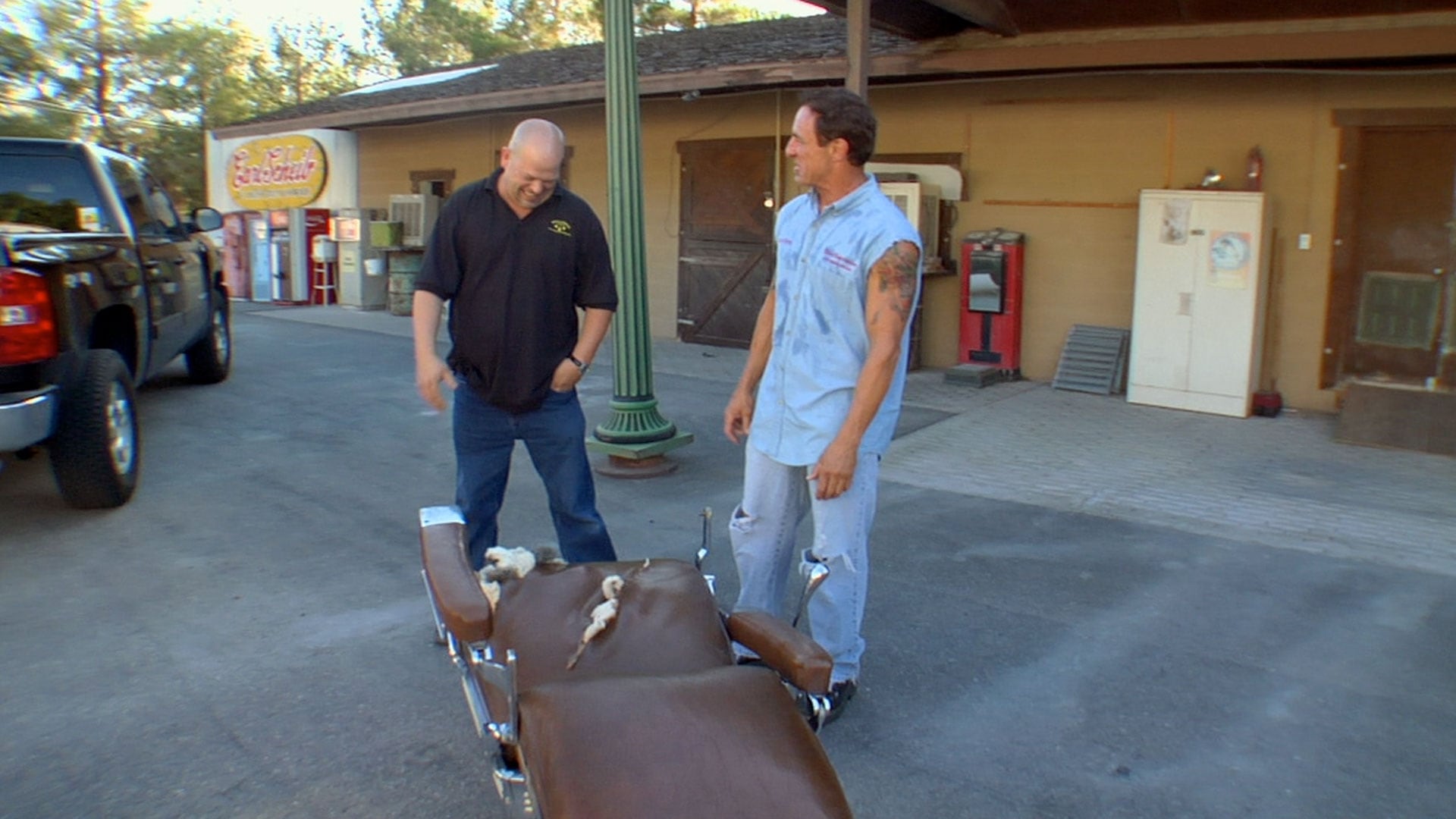 Pawn Stars Season 1 :Episode 18  A Shot and a Shave