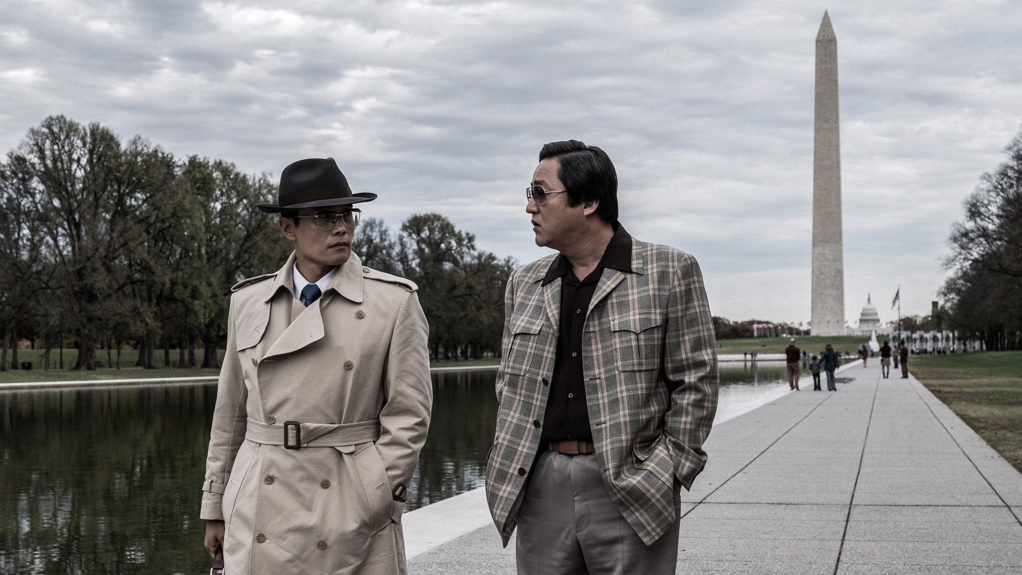 DESCARGAR The Man Standing Next (2020) pelicula completa en español latino HD