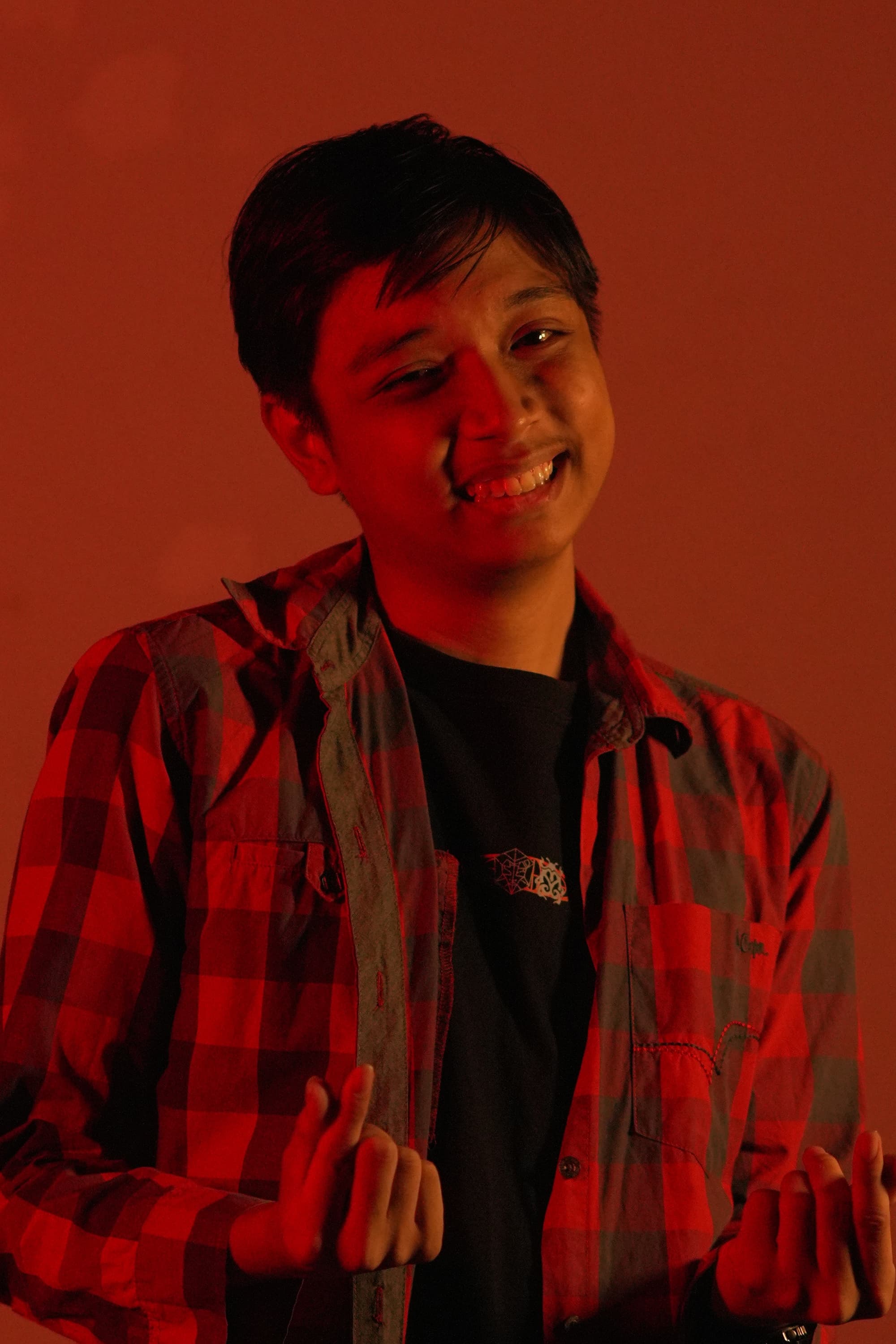 Pramot Numsinlark as Radio Voice
