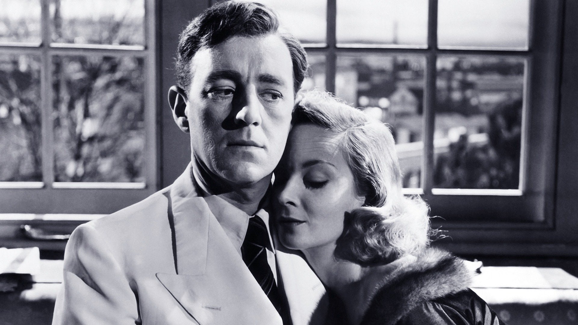 Alec Guinness and Joan Greenwood in The Man in the White Suit (1951) one of the first classic Ealing comedies.