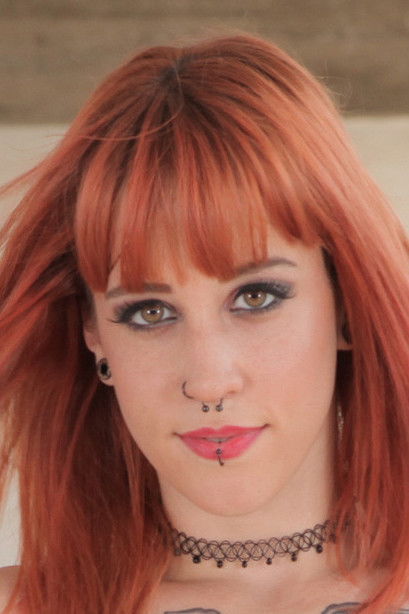 et billede af Lilyan Red