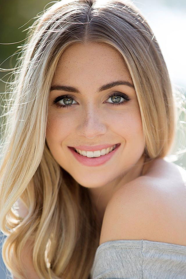 et billede af Julia Dennis