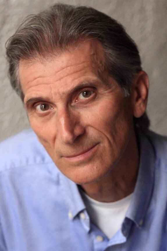 et billede af Gregory Salata