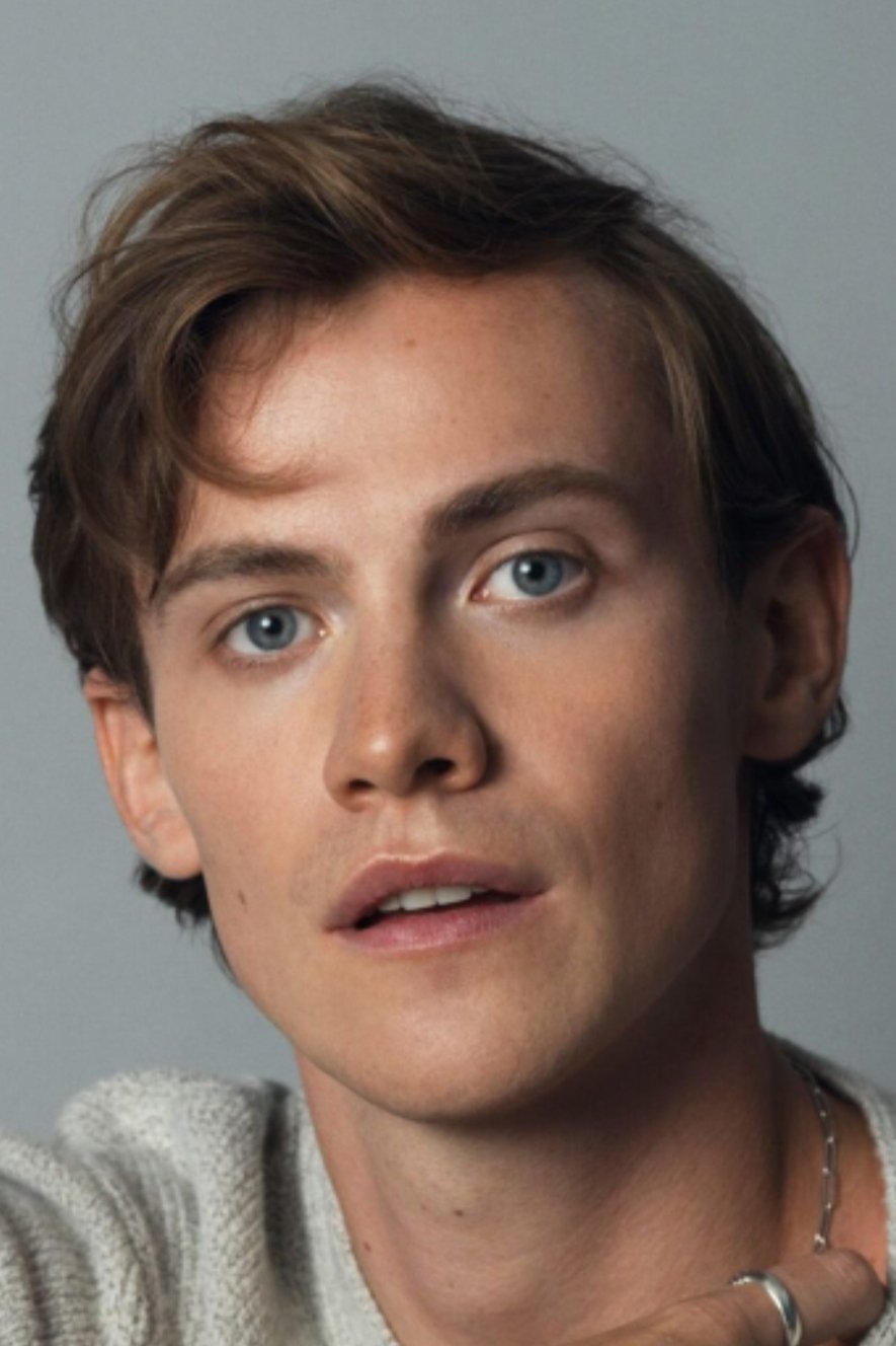 et billede af Cassian Bilton