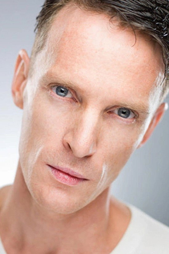 et billede af Adrian Hume Robinson