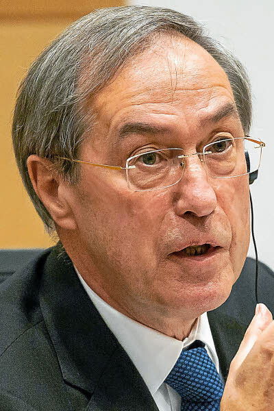 et billede af Claude Guéant