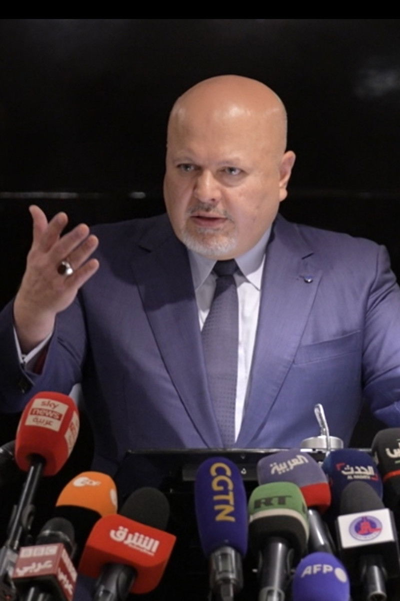 et billede af Karim Khan