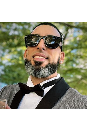 et billede af Hector L. Rodriguez