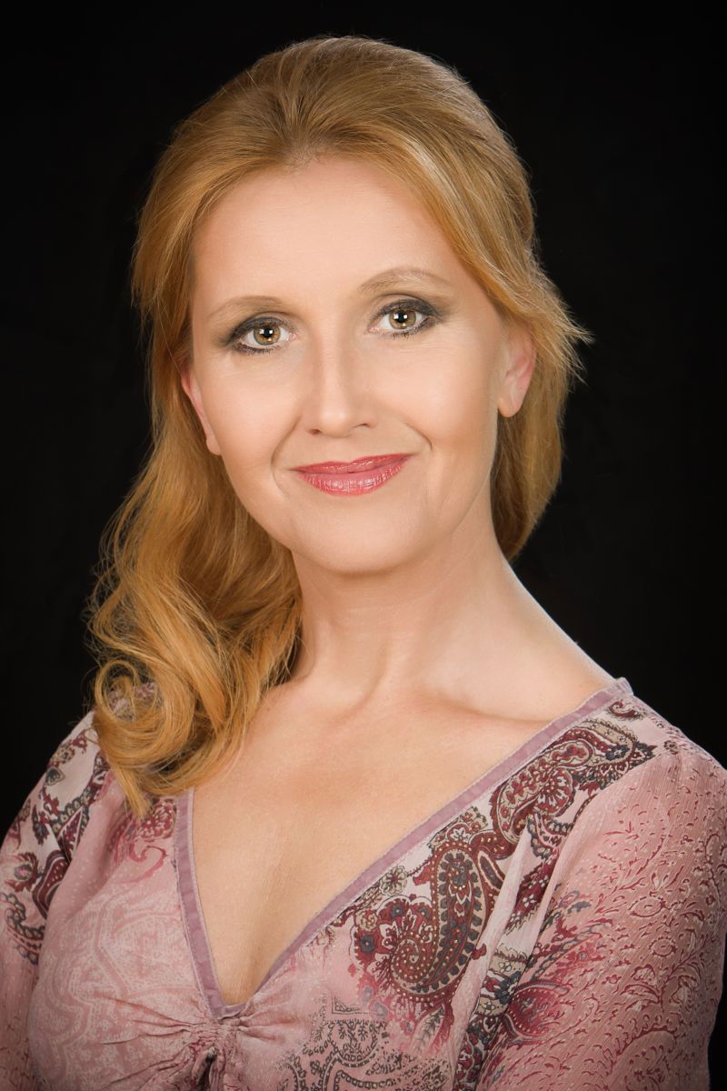 et billede af Ági Kökényessy