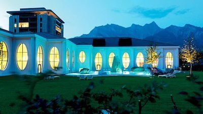 Amazing Hotels: Life Beyond the Lobby