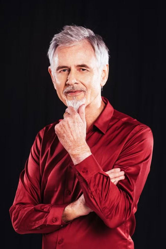 et billede af Richard David Court