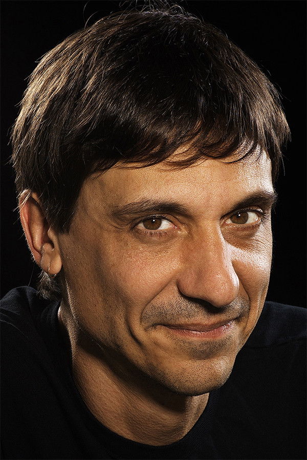 et billede af Eduardo Bueno