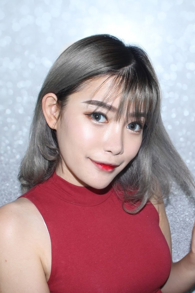 Stella Lee's picture in the cast