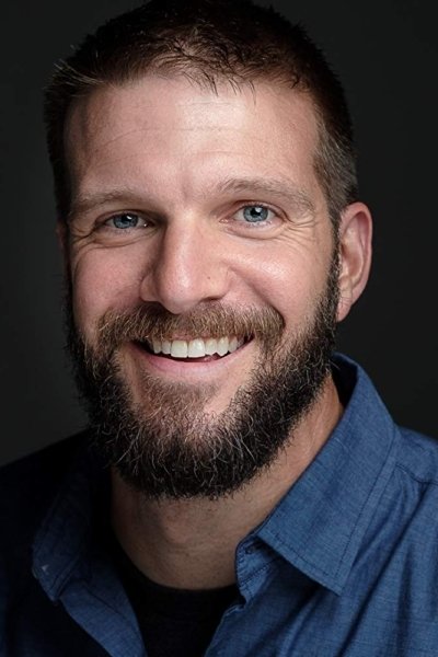 et billede af Charlie Benton