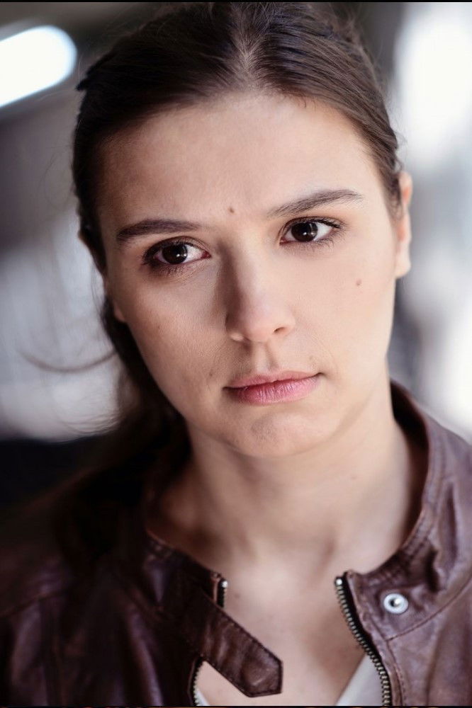 et billede af Aline Adam