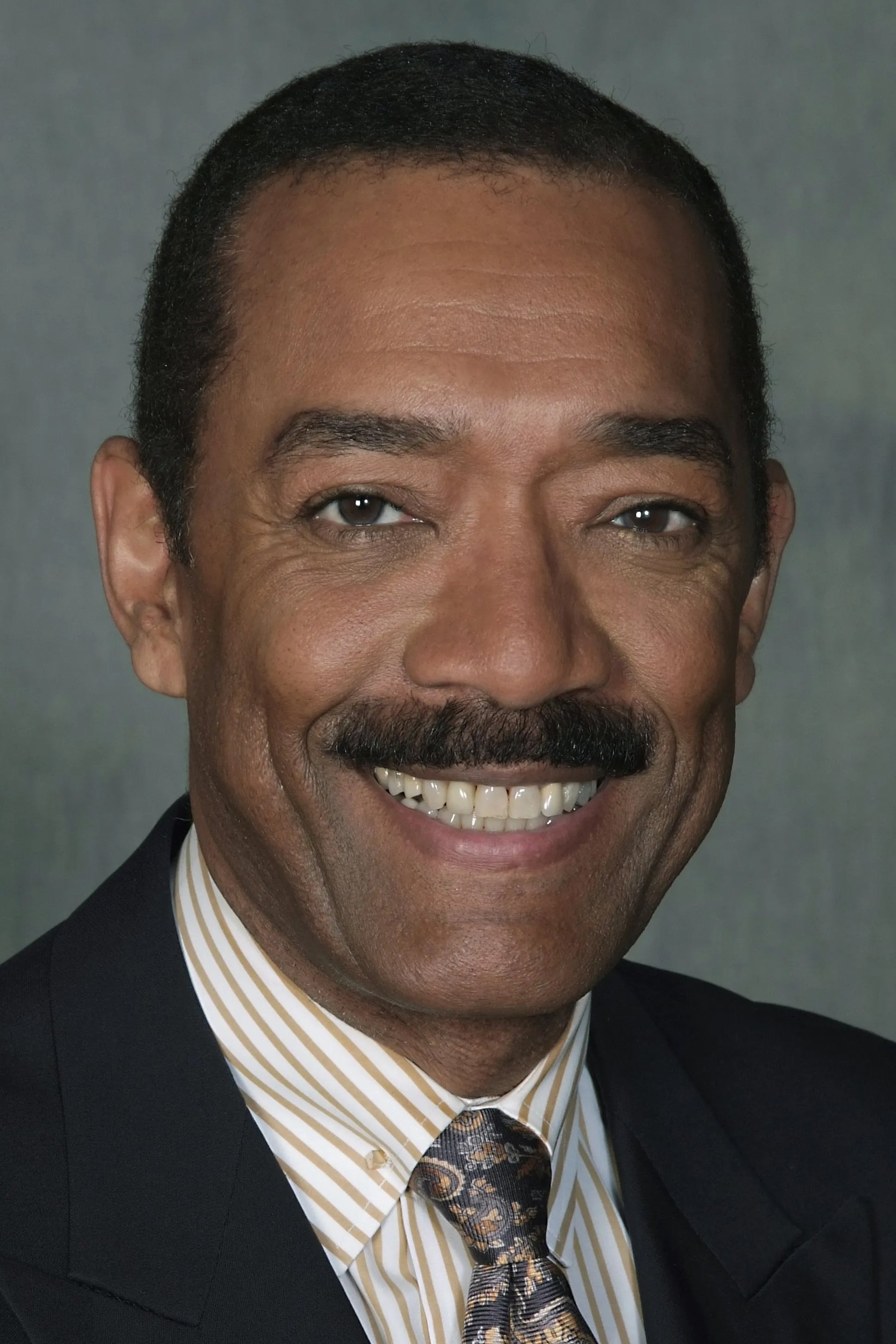 Robert Jordan as WGN Anchor