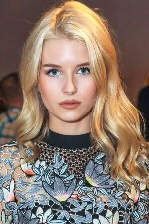 et billede af Lottie Moss