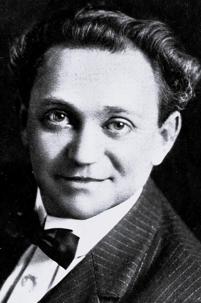 et billede af Max Asher