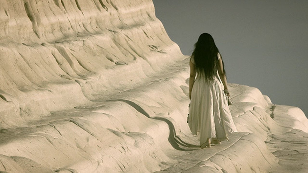 Isola (2017)