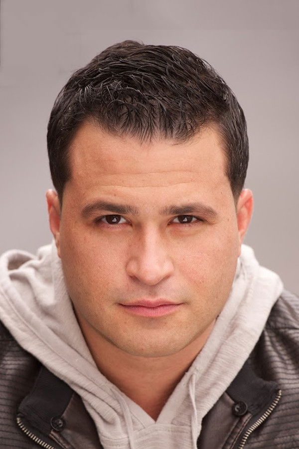 et billede af Anthony Pertesis