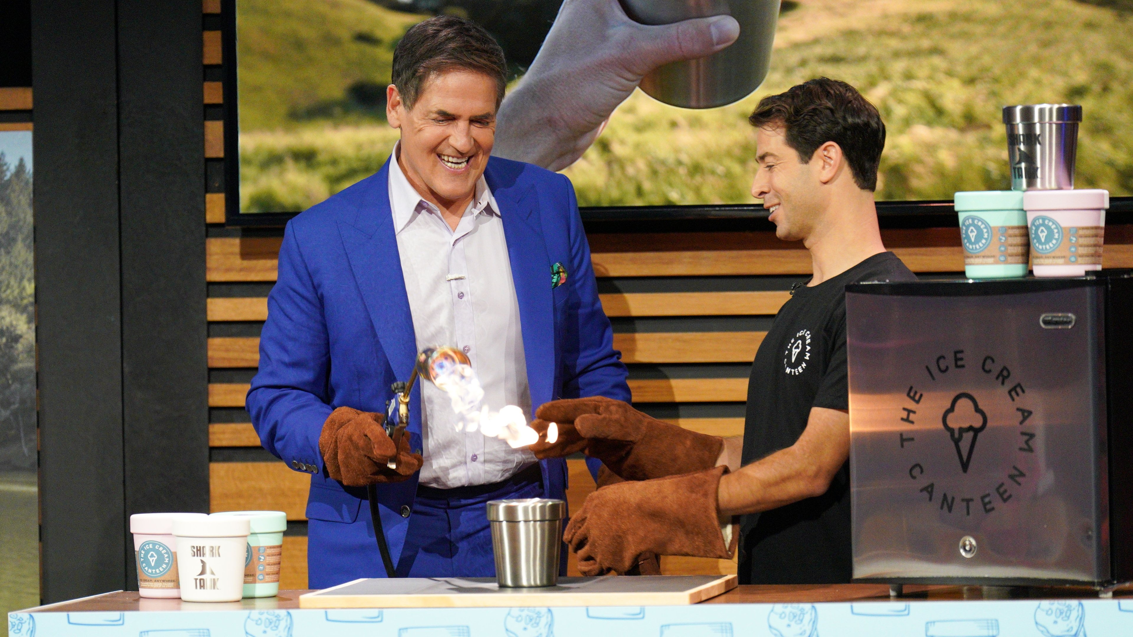 Shark Tank 14x18
