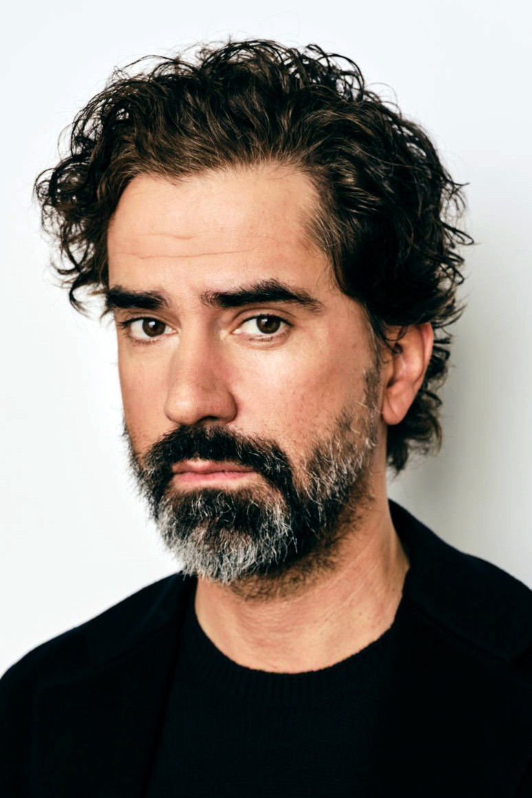 et billede af Hamish Linklater
