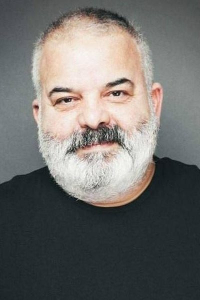 et billede af Deniz Oral