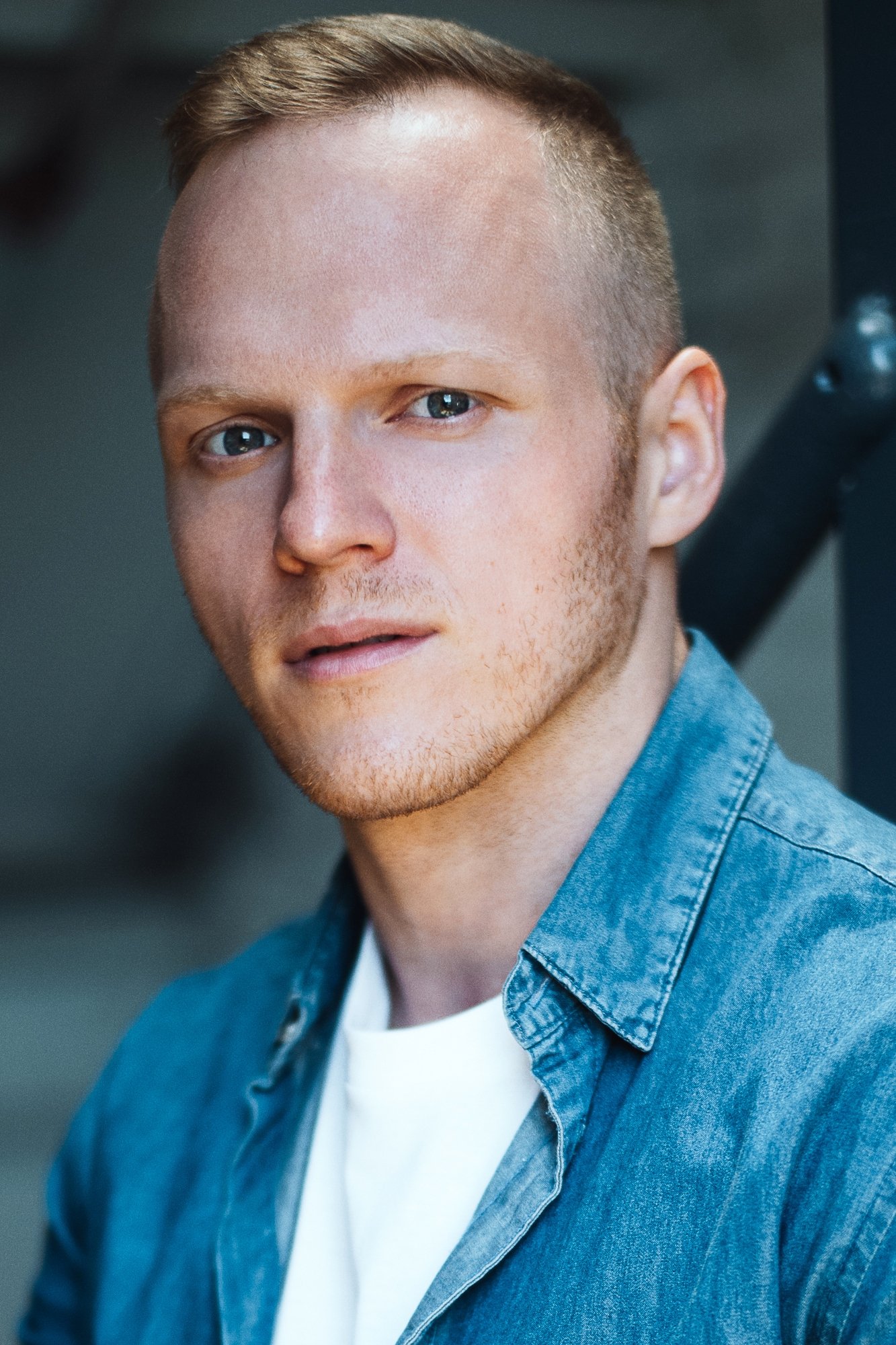 et billede af Brett Bartholomew