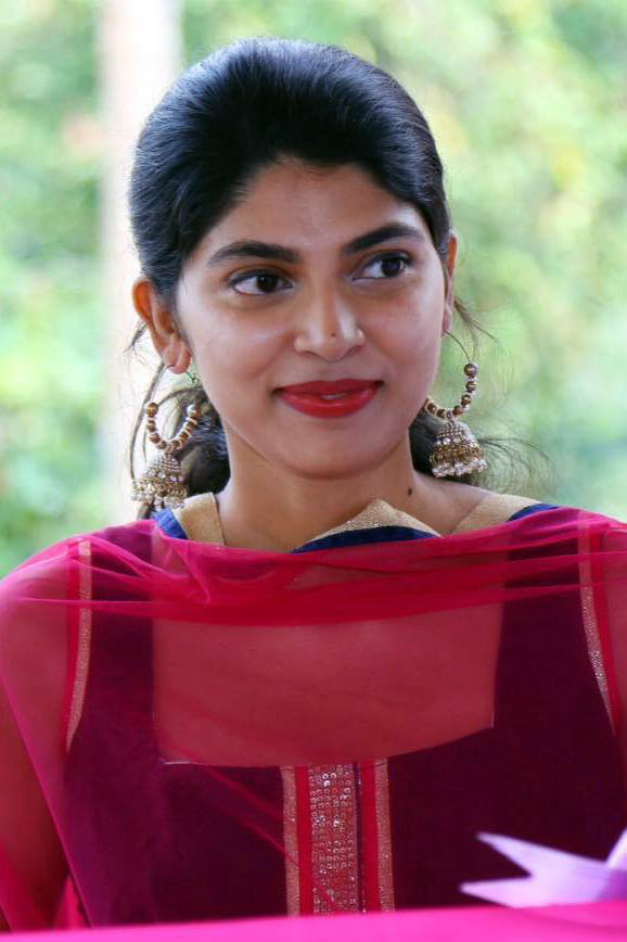 et billede af Elizabeth Thadikaran