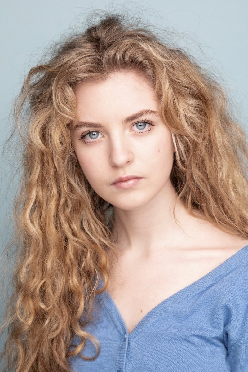 et billede af Holly Sturton