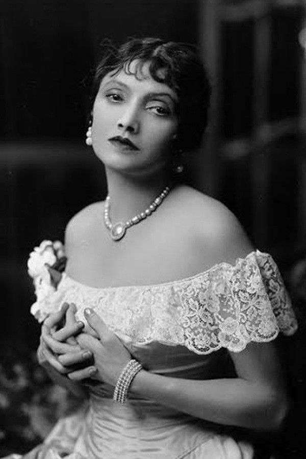 et billede af Katharine Cornell
