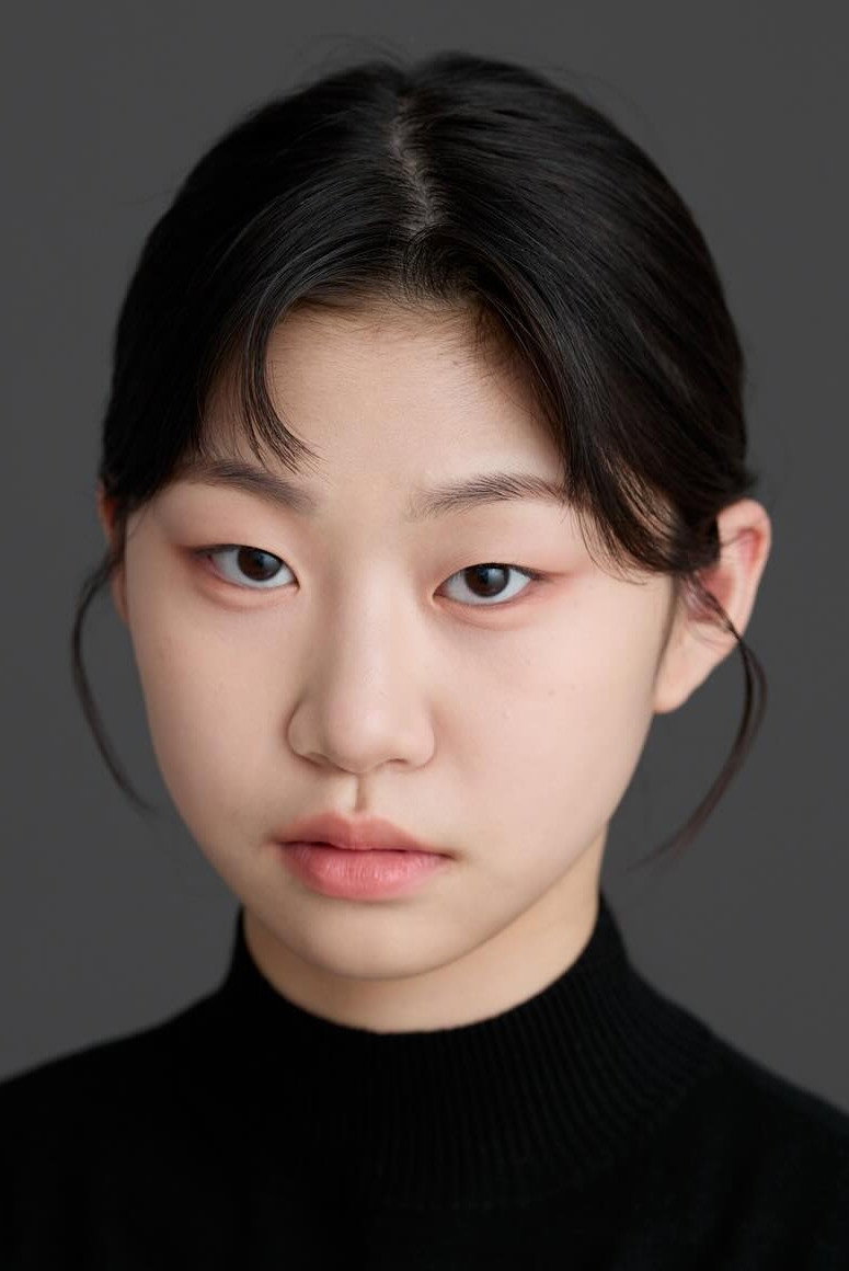Profile 황정음 with character Young Bullfight's Elementary School Friend