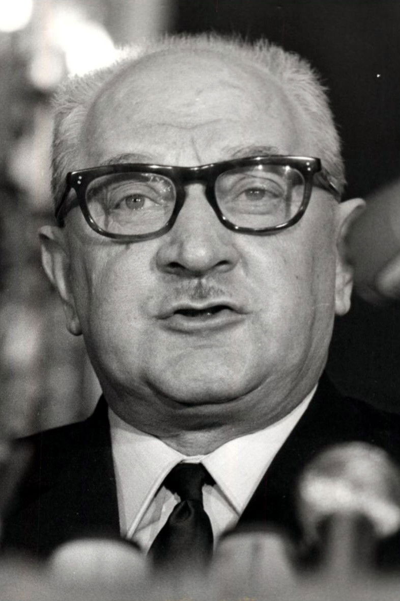 et billede af Guy Mollet