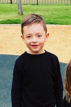 Izaac Winderbaum as Ship Tourist