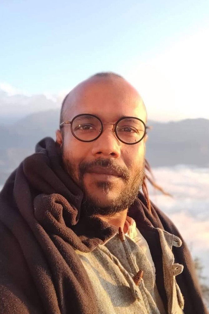 et billede af Teddy Maurya