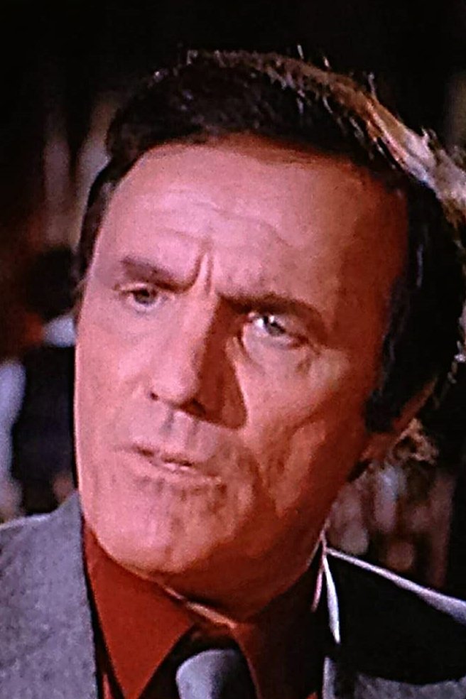 et billede af James Luisi